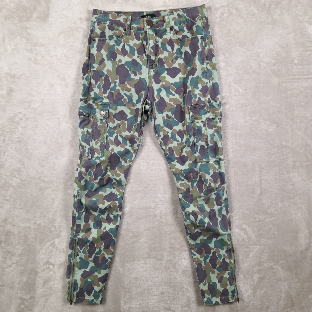 BDG Camo Cargo Skinny Jeans With Ankle Zippers Size 28